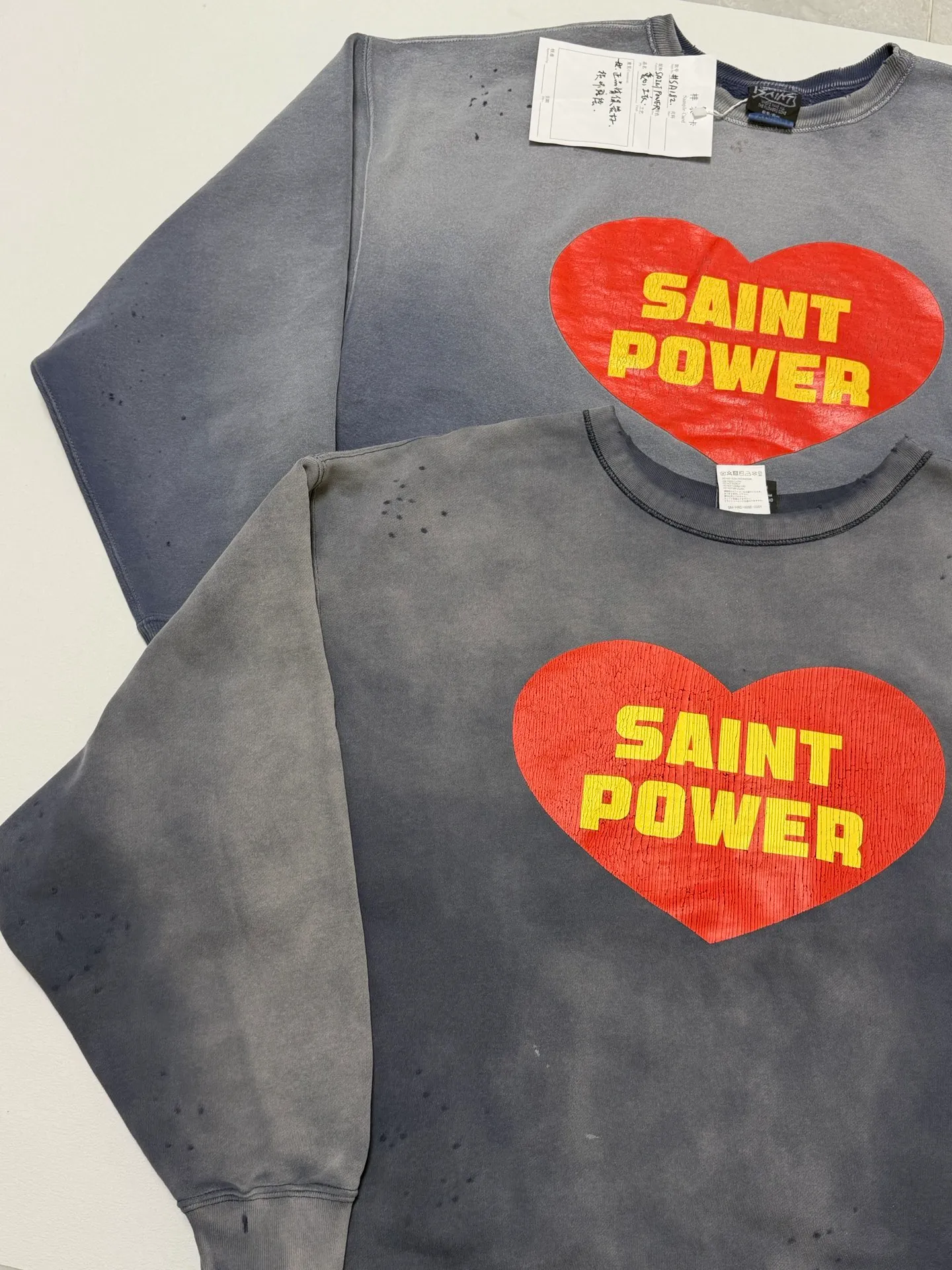 Prenatal printing SAINT Mxxxxxx CRW NECK SWT/SAINT POWER/NVY Love SAINT POWER faded sweatshirt Faded blue S-XL Assute dye Heavy horse, rewashed to make it old and damaged Faded Vintage style Authentic price printing process Rewashed water printing to make old cracks treatment Original loose tailoring Fabric custom woven and dyed Correct main label/wash water label/cherub label
